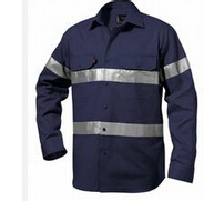 环卫工人工作服该不该换颜色？_环卫工作服为什么要选择橙黄色的_环卫工人工(pic3)